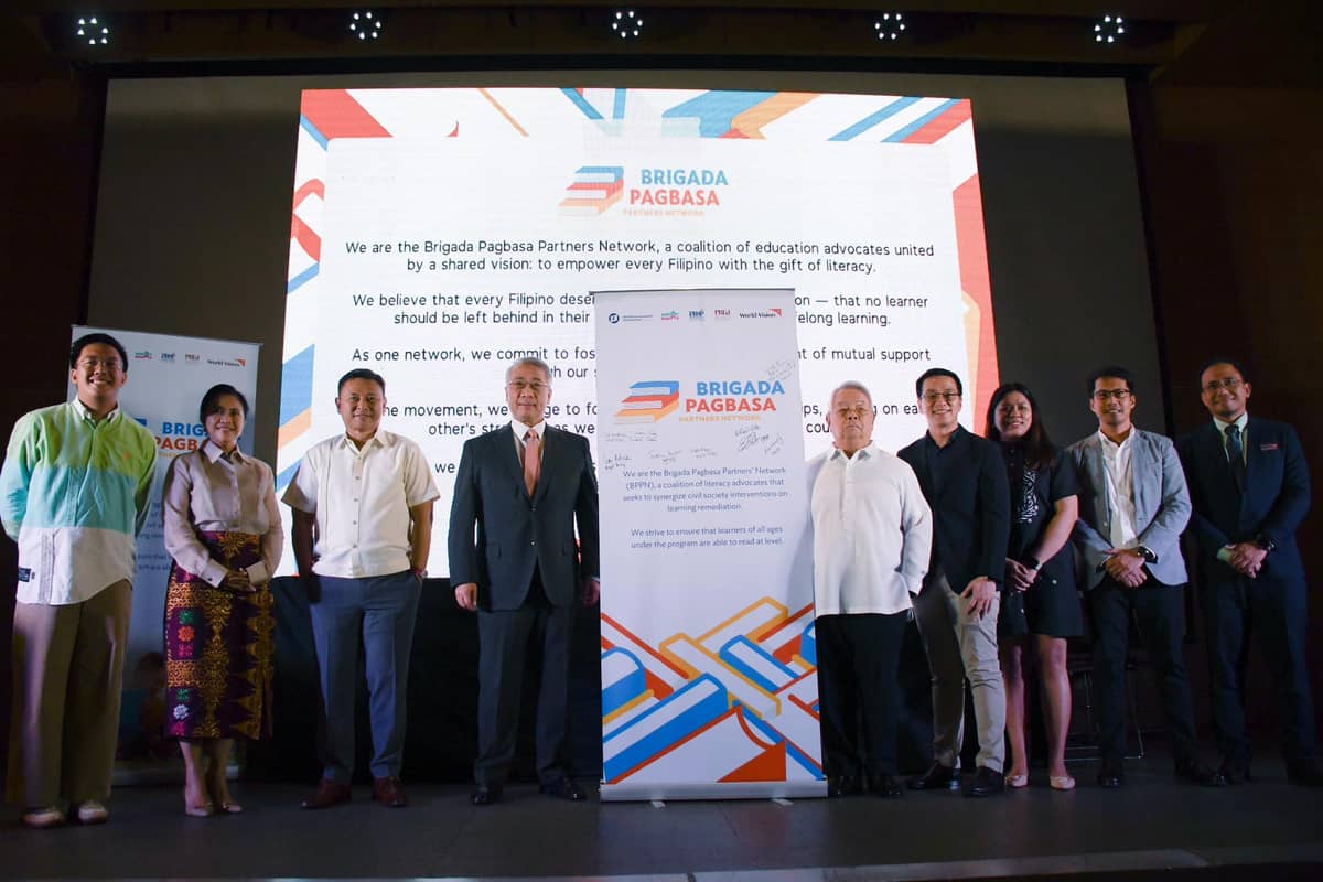 ORGANIZERS of the Brigada Pagbasa Partners Network are (from left) Angat Buhay executive director Raffy Magno; Angat Buhay chairperson Atty. Leni Robredo; DepEd Secretary Sonny Angara; World Vision Philippines chairperson Simoun Ung; Philippine Business for Education chairperson Ramon del Rosario Jr.; Philippine Business for Social Progress executive director Elvin Ivan Uy; PBEd program director for workforce development Justine Raagas; World Vision technical program manager for education Geomel P. Jetonzo; and World Vision interim national director Jun N. Godornes.